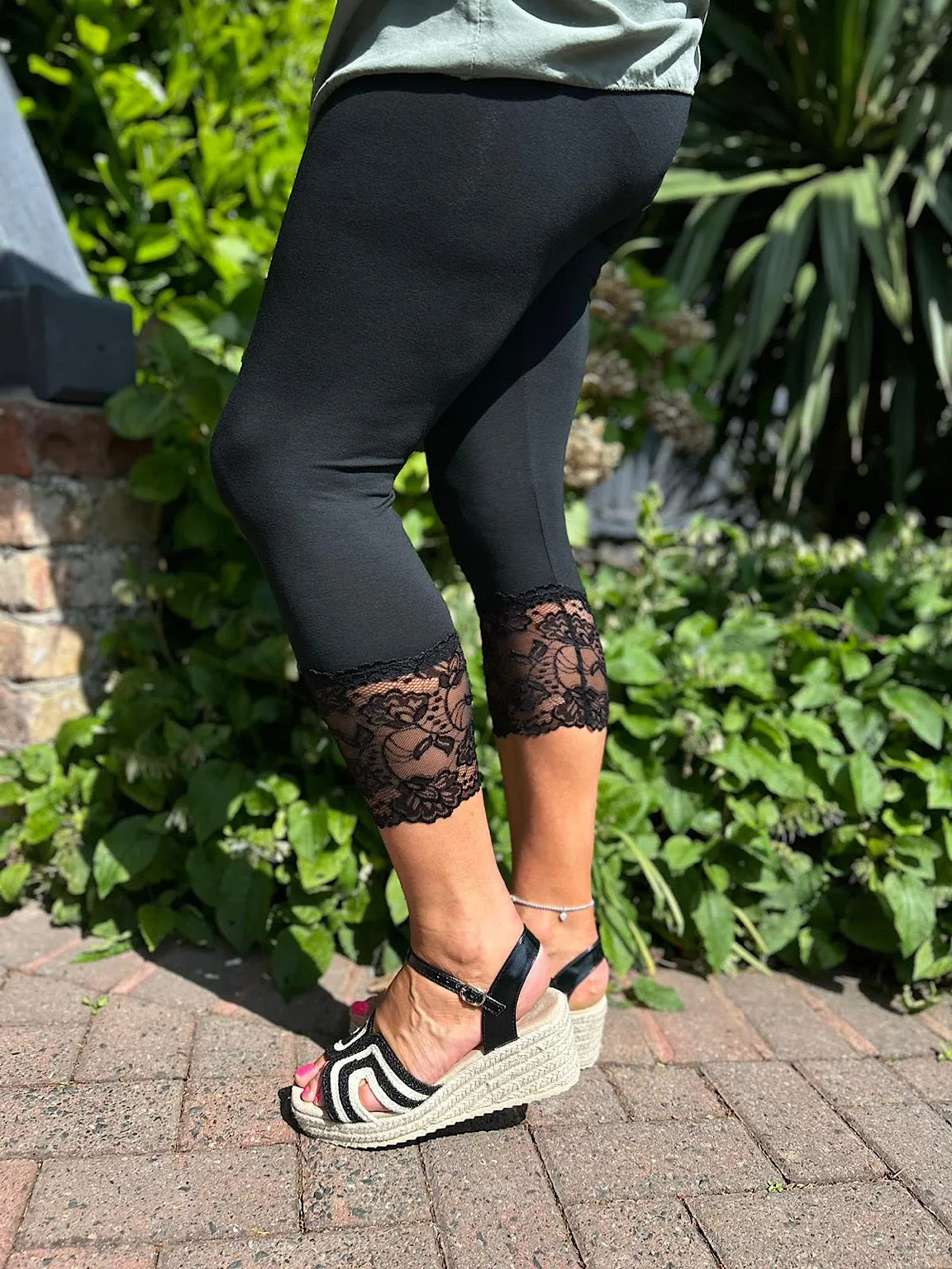 Black Lace 3/4 Leggings