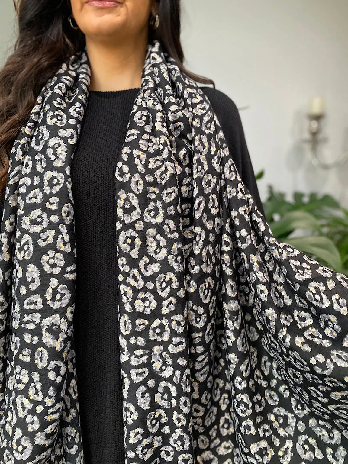 Black Speckled Leopard Pattern Scarf