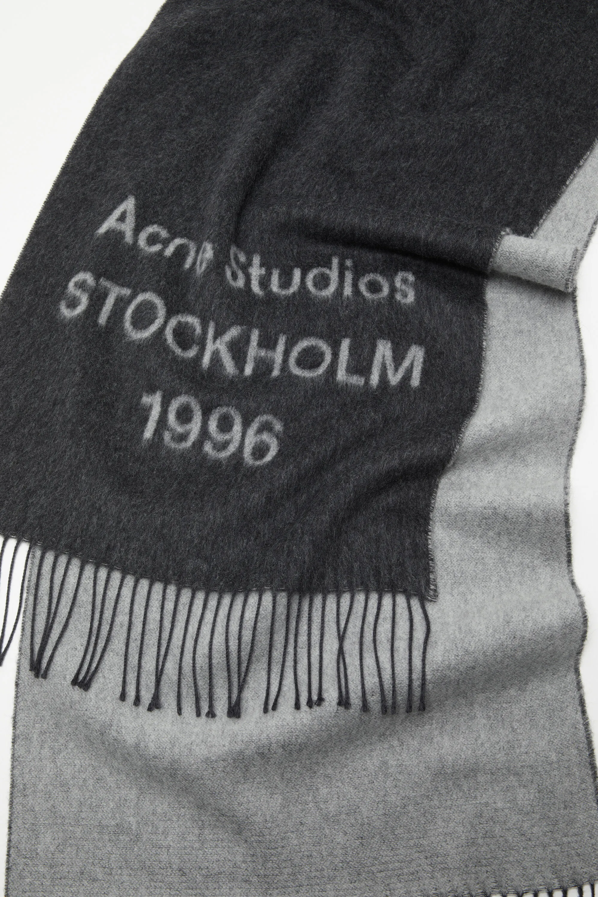 Logo jacquard scarf